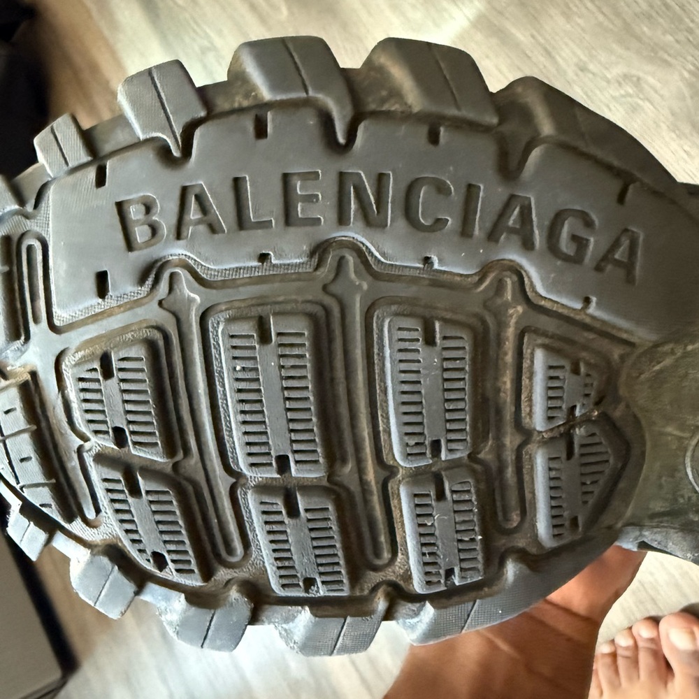 Balenciaga Monochrome Trail Sneakers - Picture 6 of 6